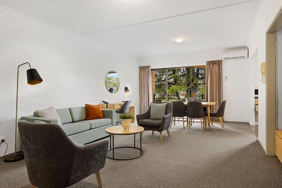 Oxley Court apartamentos con servicio Camberra Exterior foto