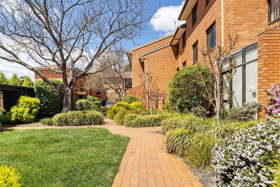 Oxley Court apartamentos con servicio Camberra Exterior foto
