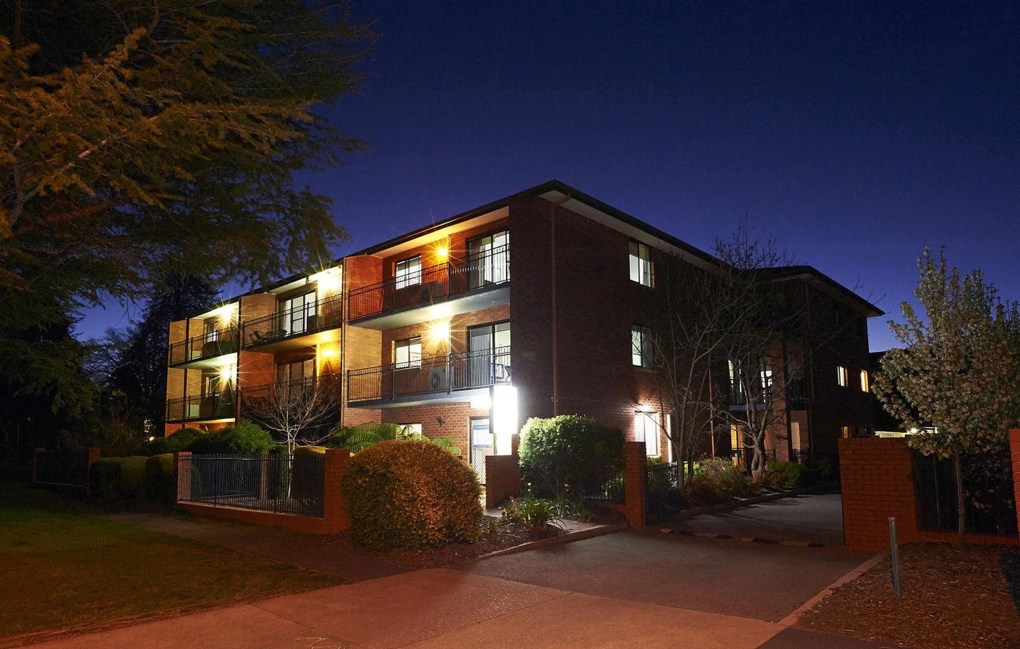 Oxley Court apartamentos con servicio Camberra Exterior foto